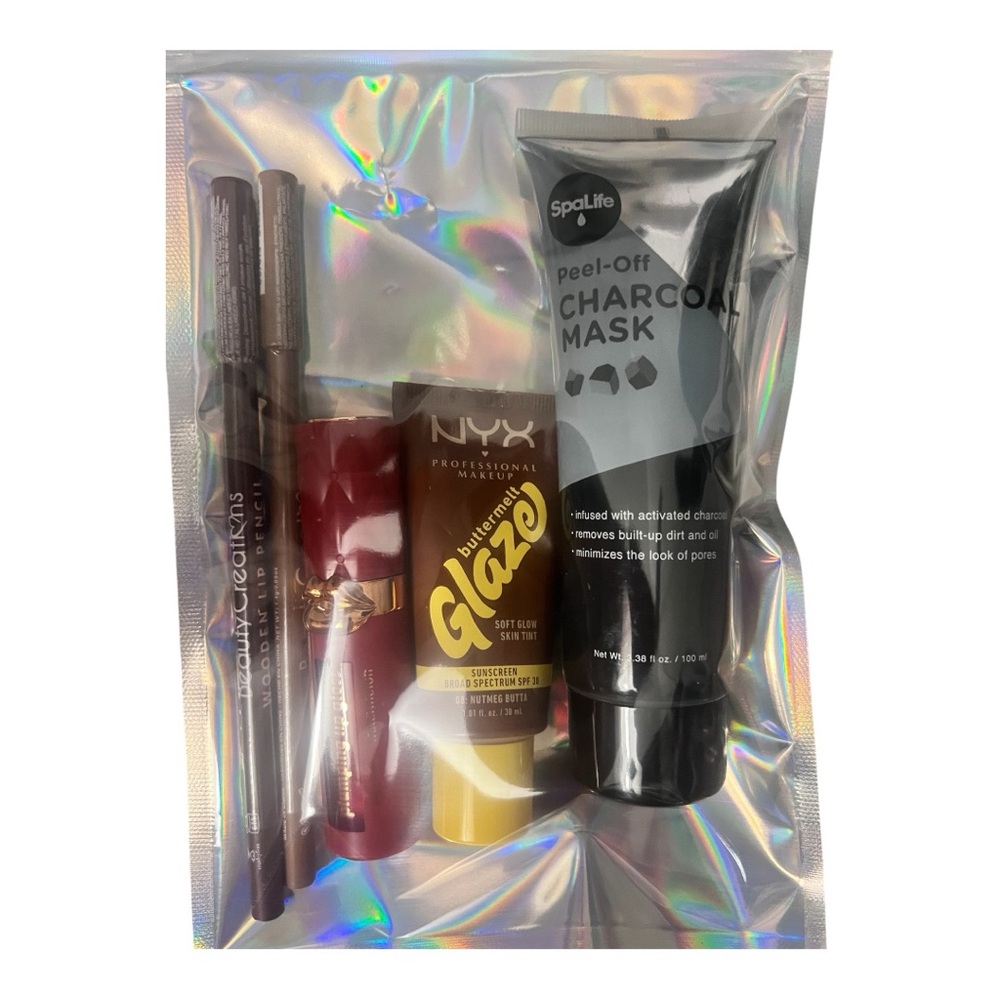 Beauty Product Set with Charcoal Mask and Lip plumbing